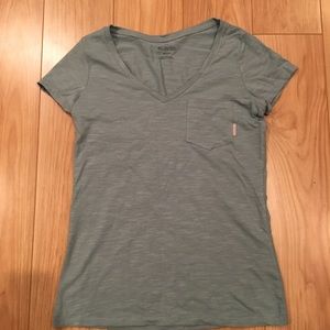 Columbia mint-colored v-neck